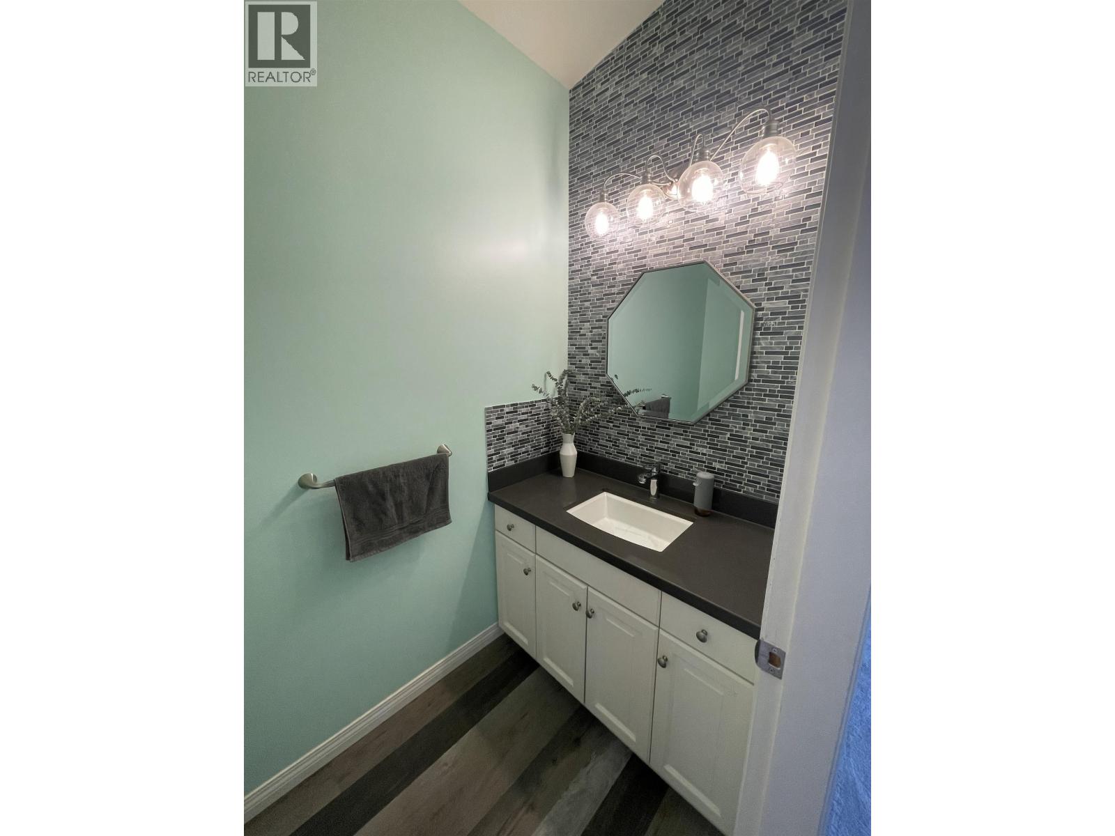 1585 EDMONTON STREET - 11