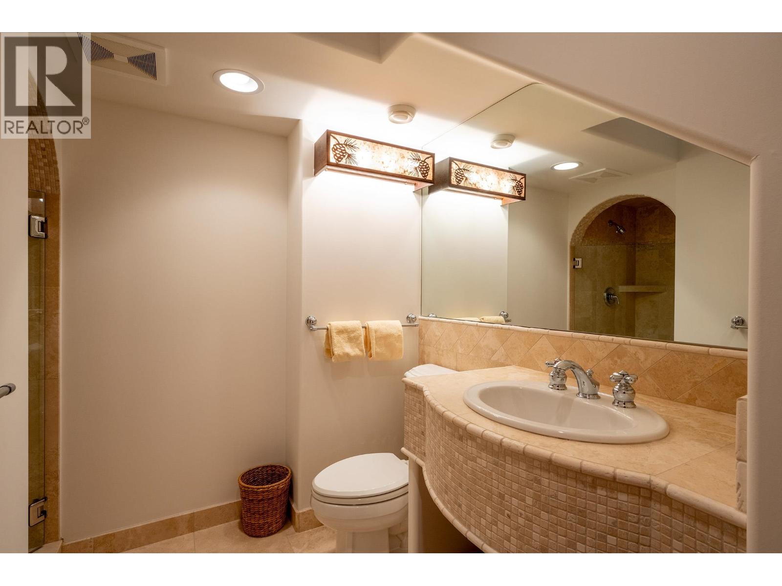 House in Whistler - Image 31