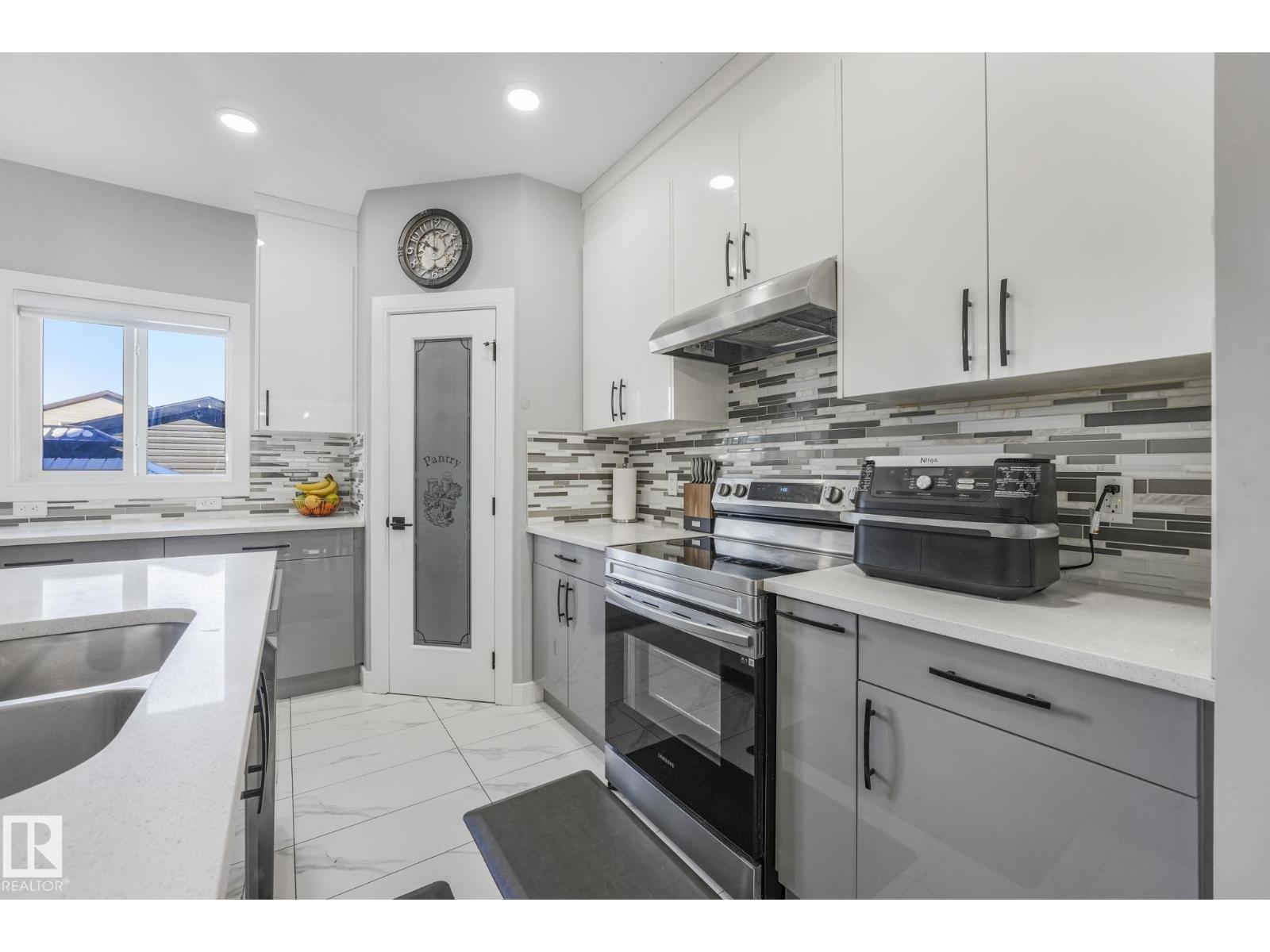 6512 175 AV NW, Edmonton