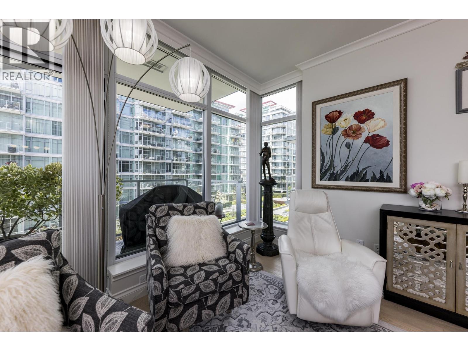 303 185 VICTORY SHIP WAY, North Vancouver
