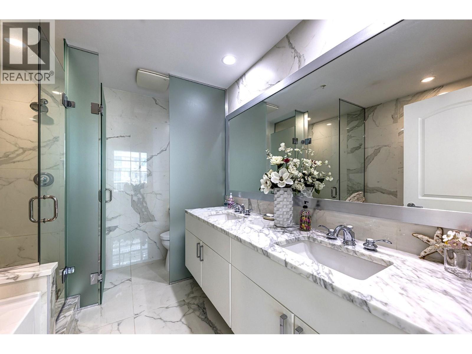 303 185 VICTORY SHIP WAY, North Vancouver