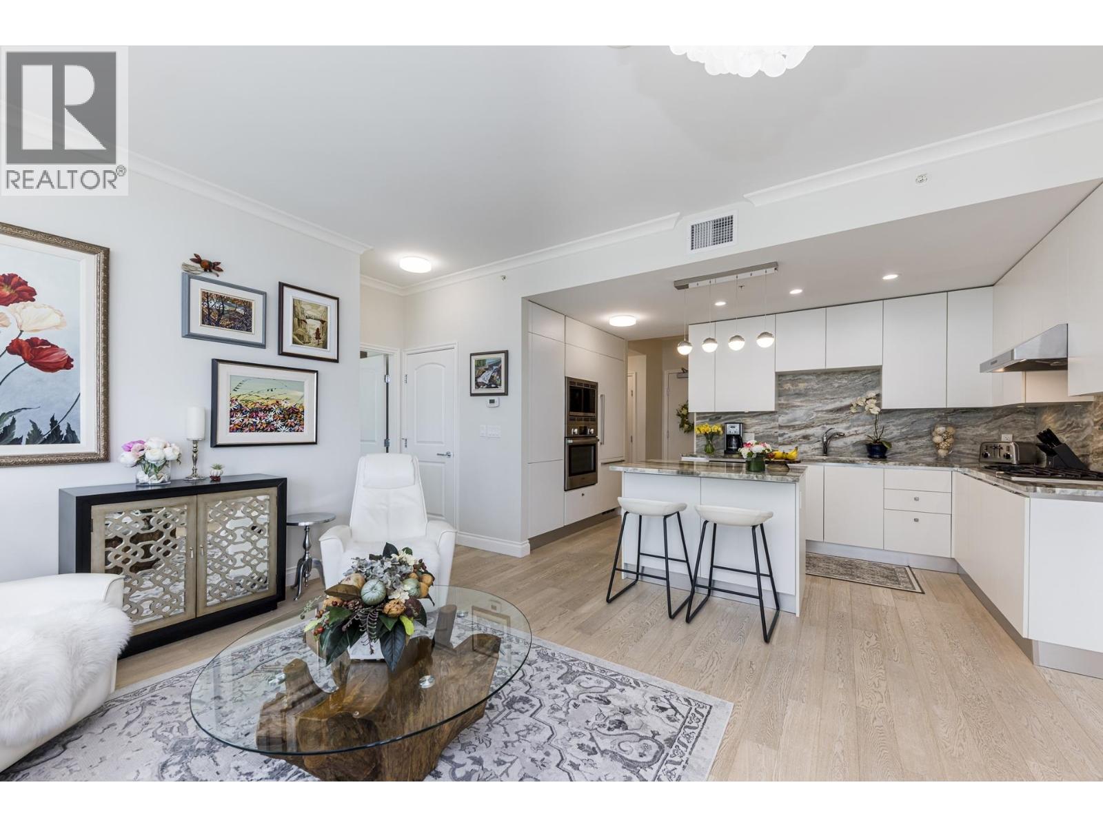 303 185 VICTORY SHIP WAY, North Vancouver