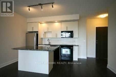 1405 - 28 LINDEN STREET — photo 5