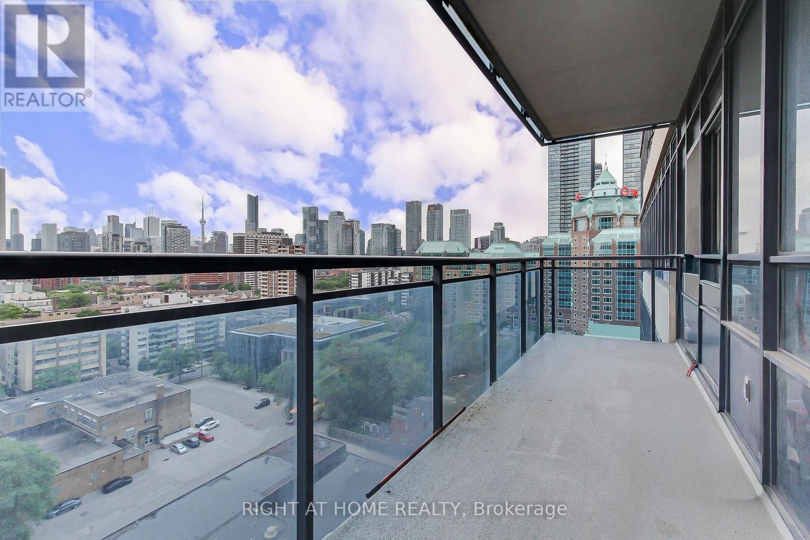 Listing photo of 1405 - 28 LINDEN STREET