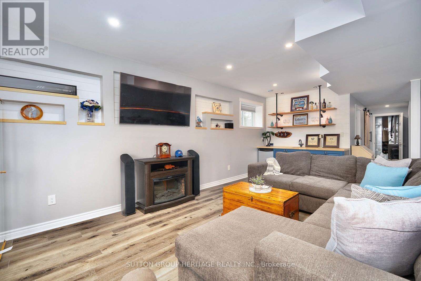 978 WARD STREET - 26