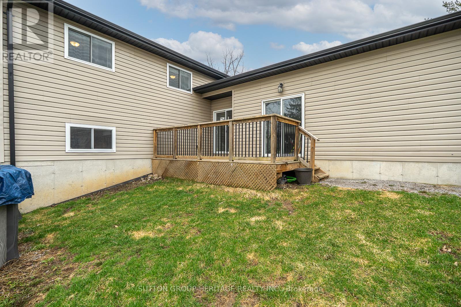 978 WARD STREET - 34