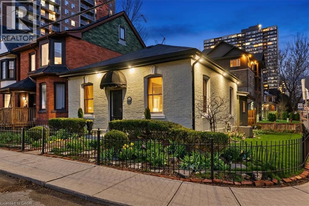 139 QUEEN Street S - 1
