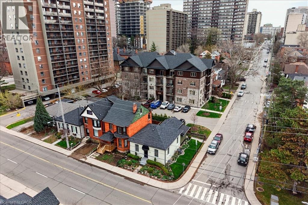 139 QUEEN Street S - 33