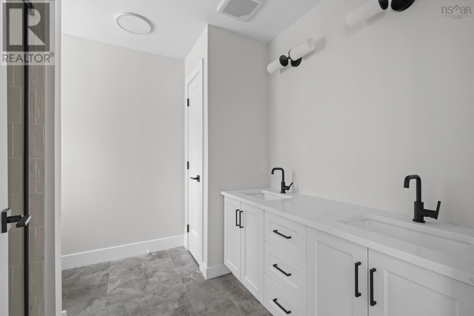 Property 31 of 46 of Lot 403 305 Everwood Avenue