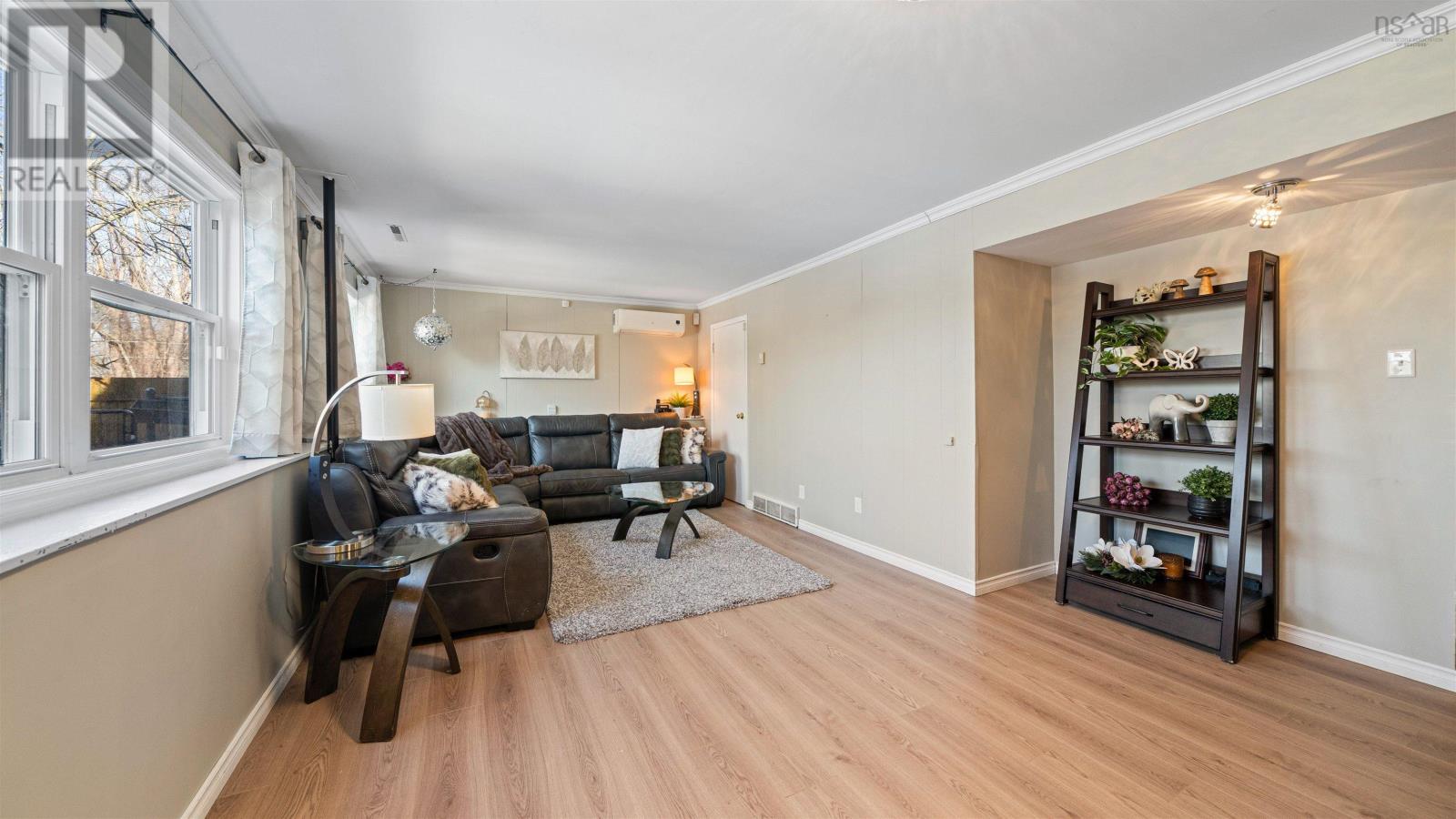 Property 32 of 46 of 4 and 4A Chestnut Lane