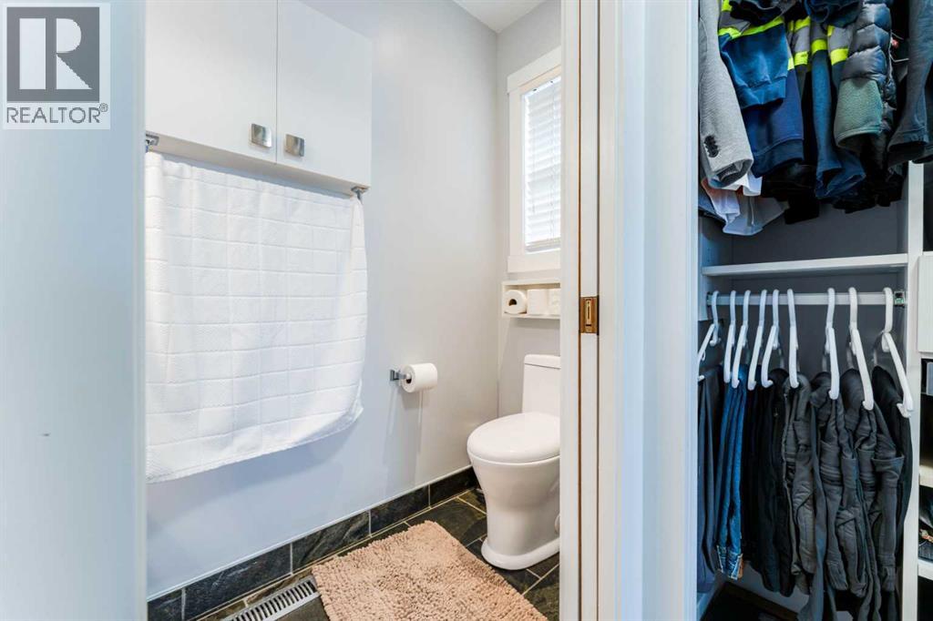 Single Family House 4 Level for Sale in  Country Hills Drive NW Country Hills Calgary 