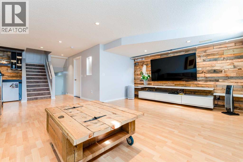 Single Family House 4 Level for Sale in  Country Hills Drive NW Country Hills Calgary 