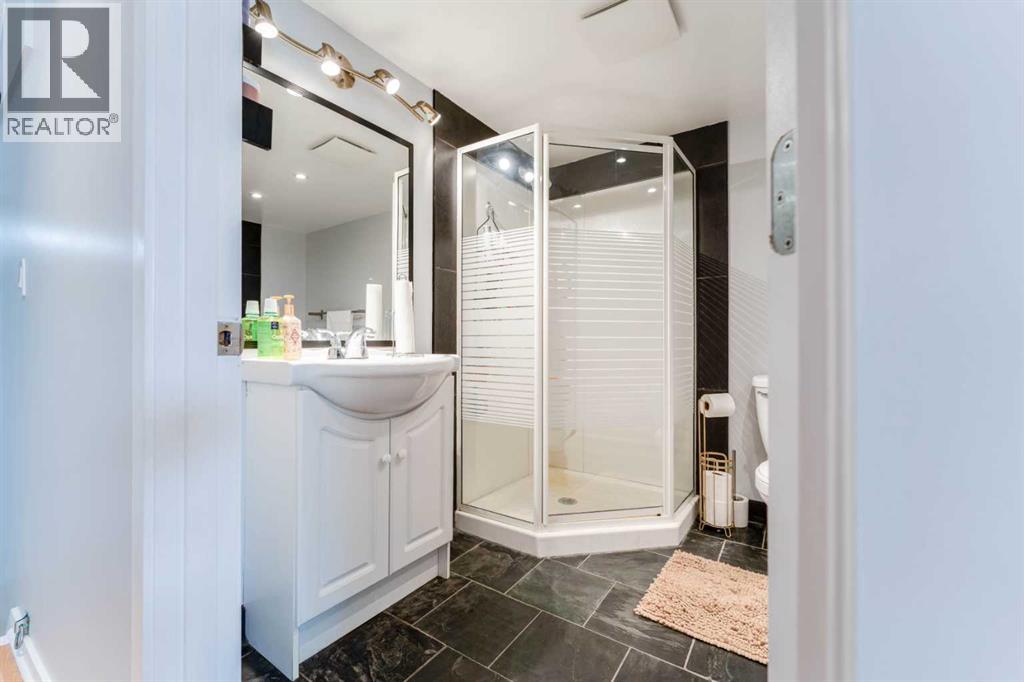 Single Family House 4 Level for Sale in  Country Hills Drive NW Country Hills Calgary 