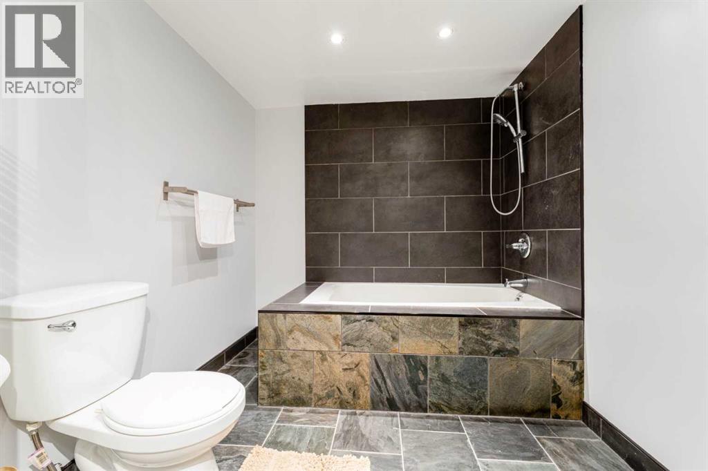 Single Family House 4 Level for Sale in  Country Hills Drive NW Country Hills Calgary 