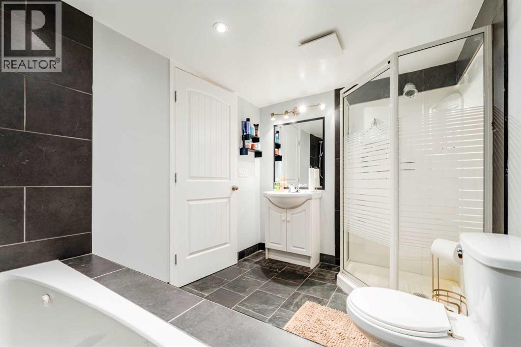 Single Family House 4 Level for Sale in  Country Hills Drive NW Country Hills Calgary 