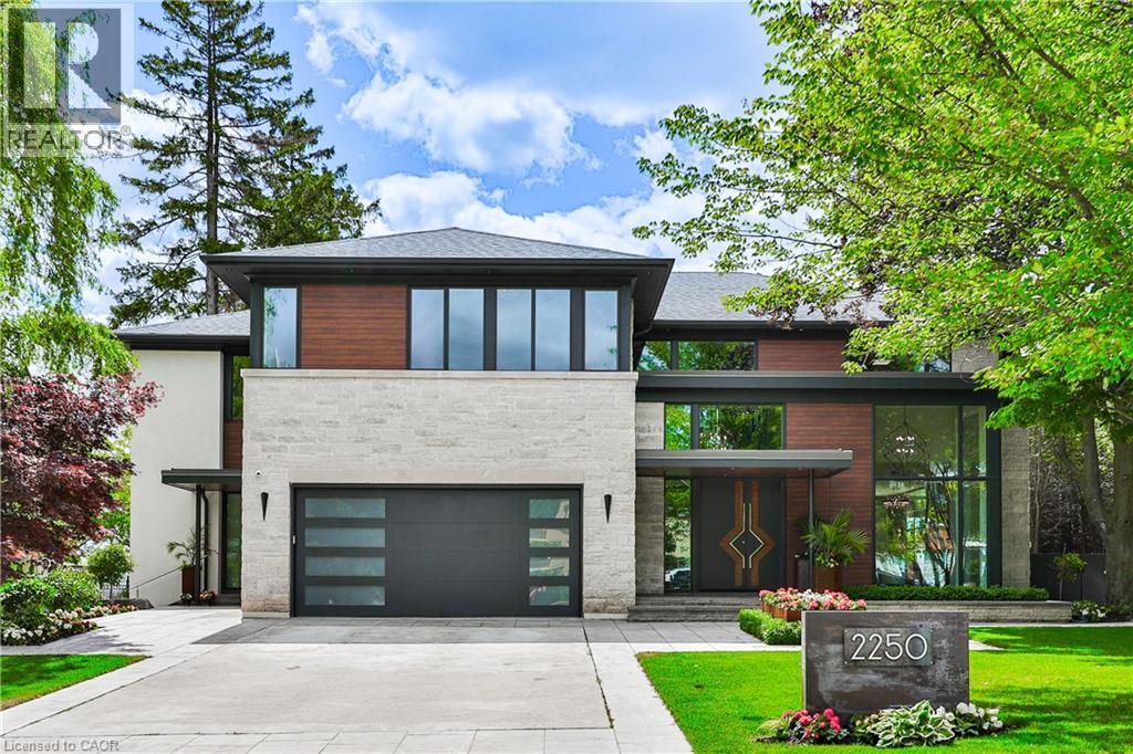 2250 CHANCERY Lane W, Oakville, Ontario, L6J6A3 — Photo 2
