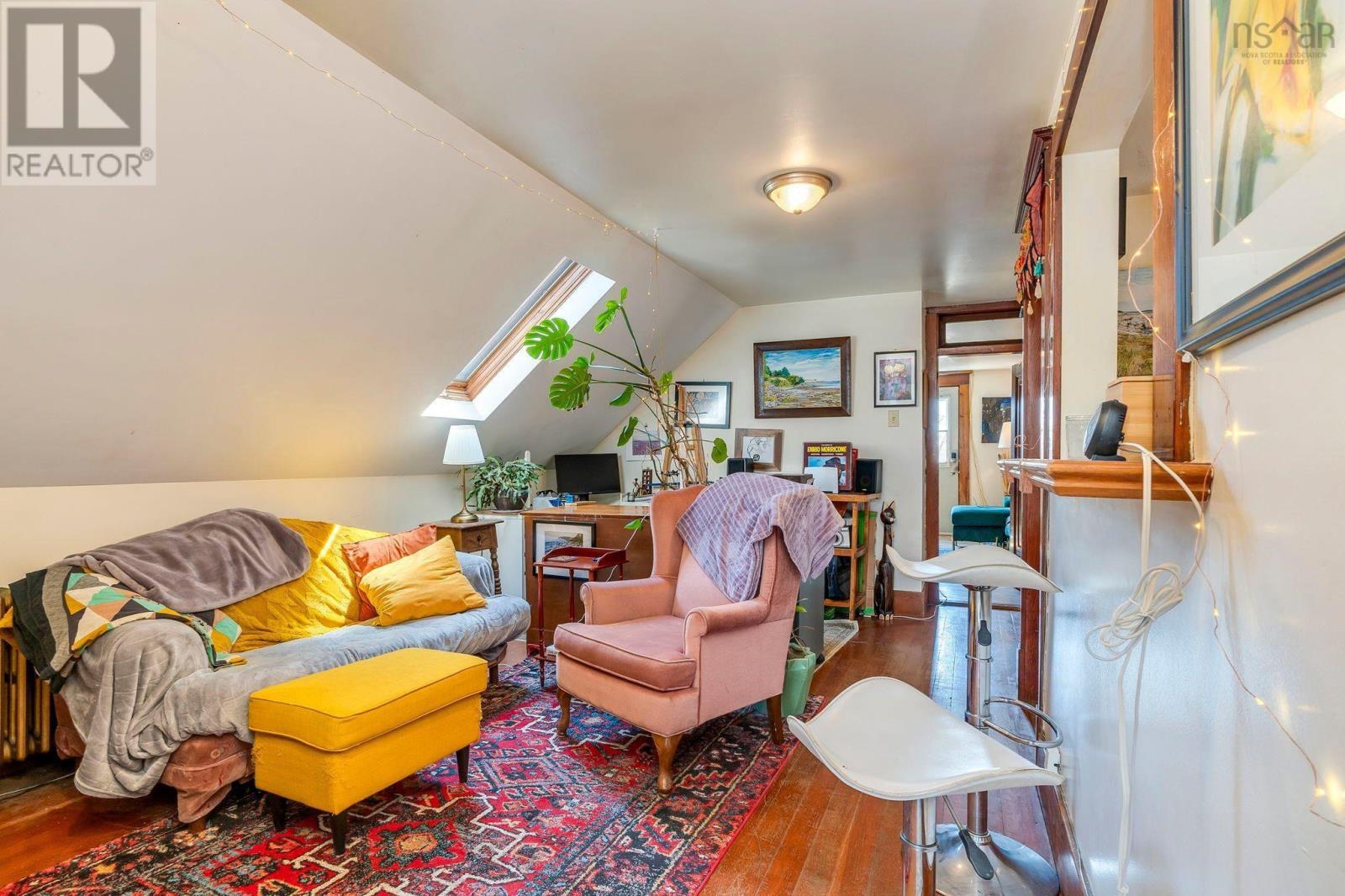 Property 32 of 46 of 6030/6032 Cherry Street