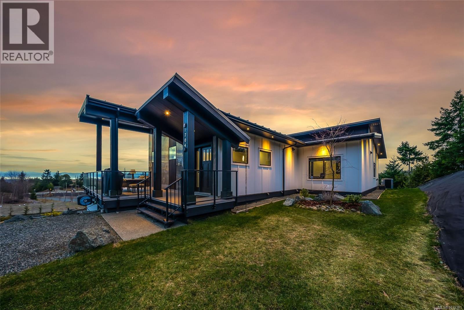 1704 Warn Way, Qualicum Beach