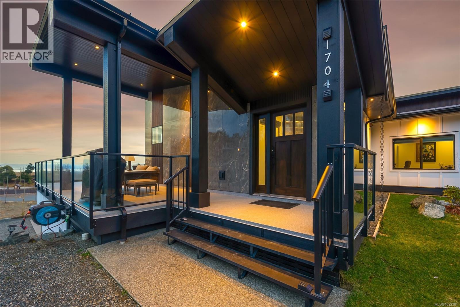 1704 Warn Way, Qualicum Beach