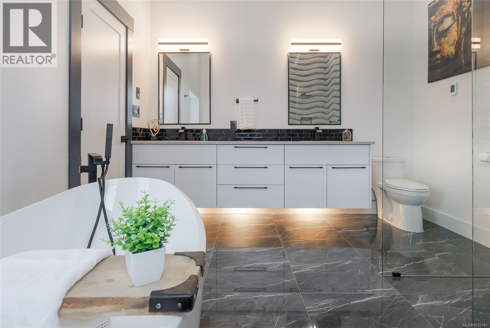 1704 Warn Way, Qualicum Beach