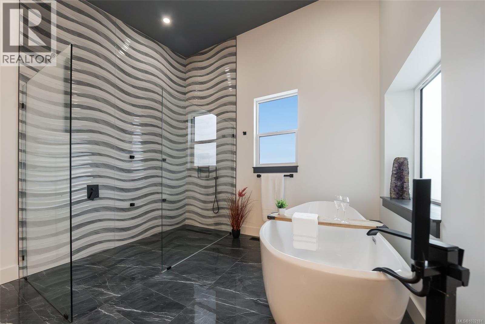 1704 Warn Way, Qualicum Beach