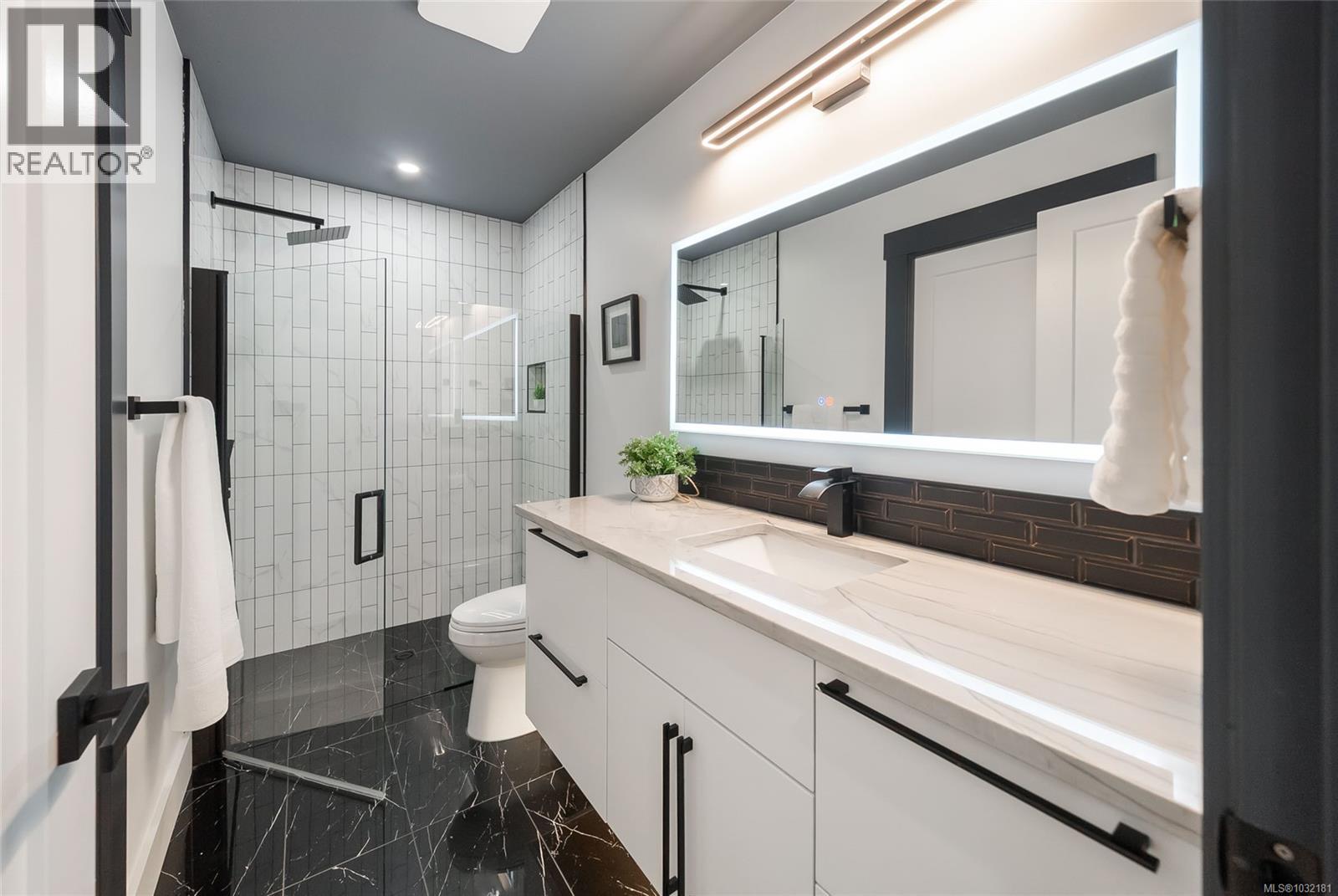 1704 Warn Way, Qualicum Beach