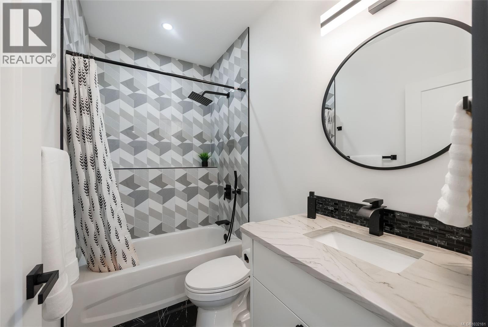 1704 Warn Way, Qualicum Beach