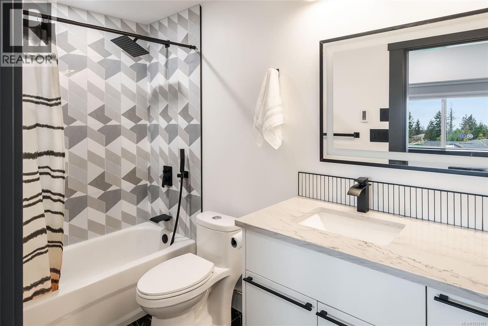 1704 Warn Way, Qualicum Beach