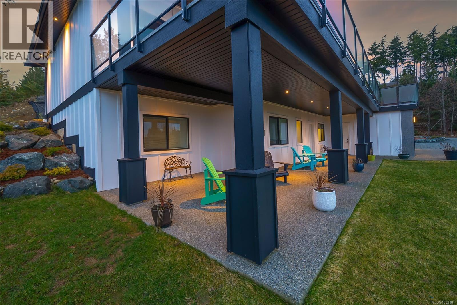 1704 Warn Way, Qualicum Beach