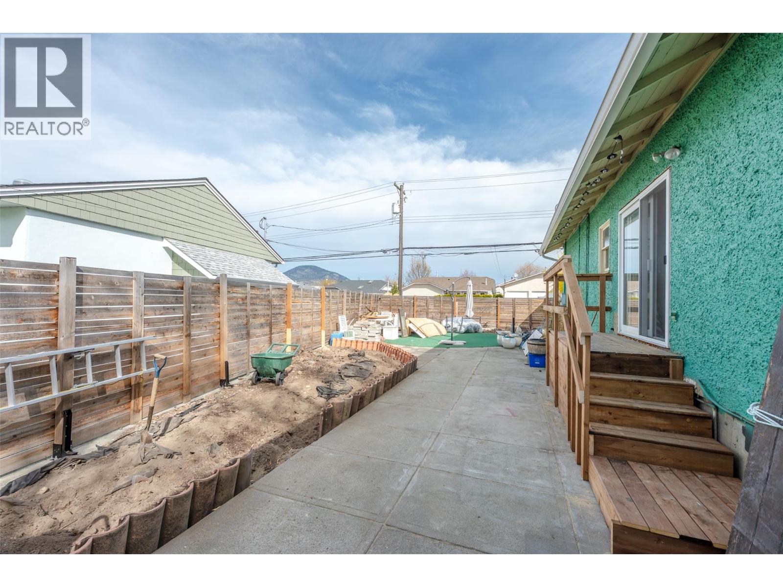 100 HUTH Avenue, Penticton