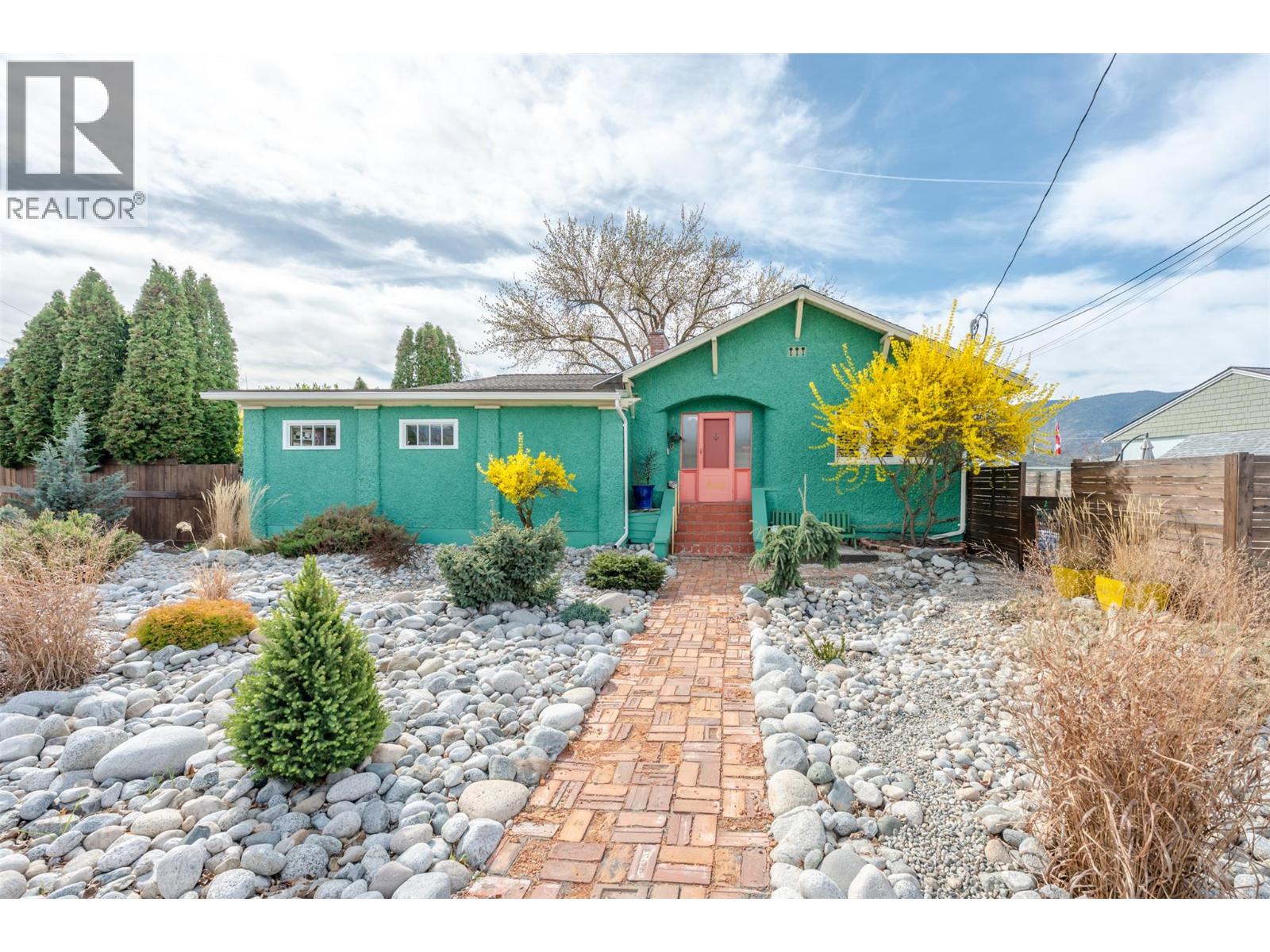 100 HUTH Avenue, Penticton