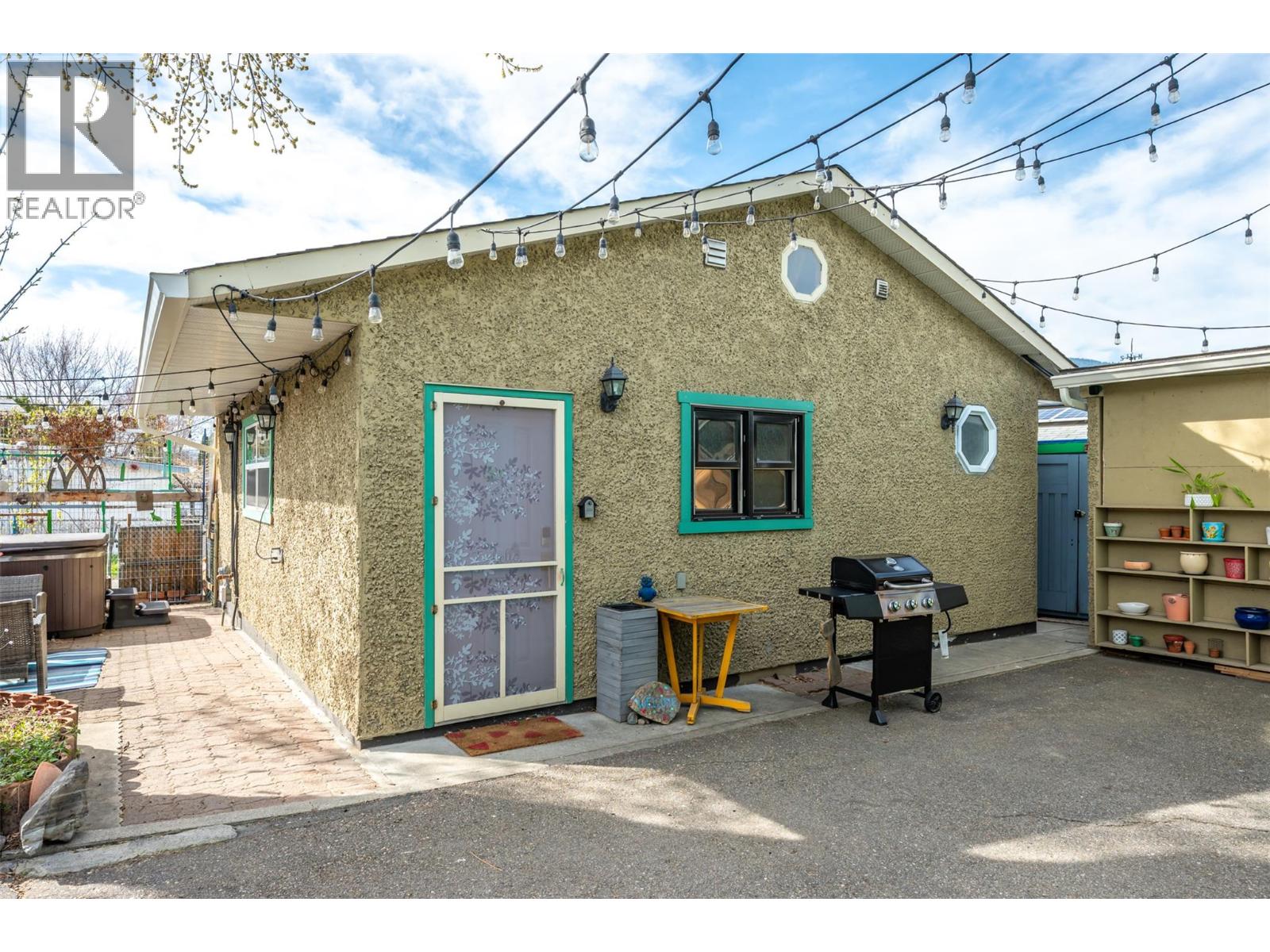 100 HUTH Avenue, Penticton