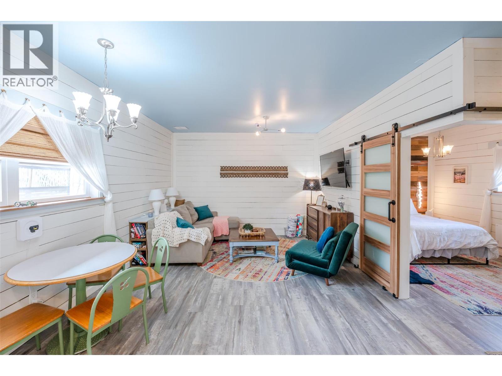 100 HUTH Avenue, Penticton