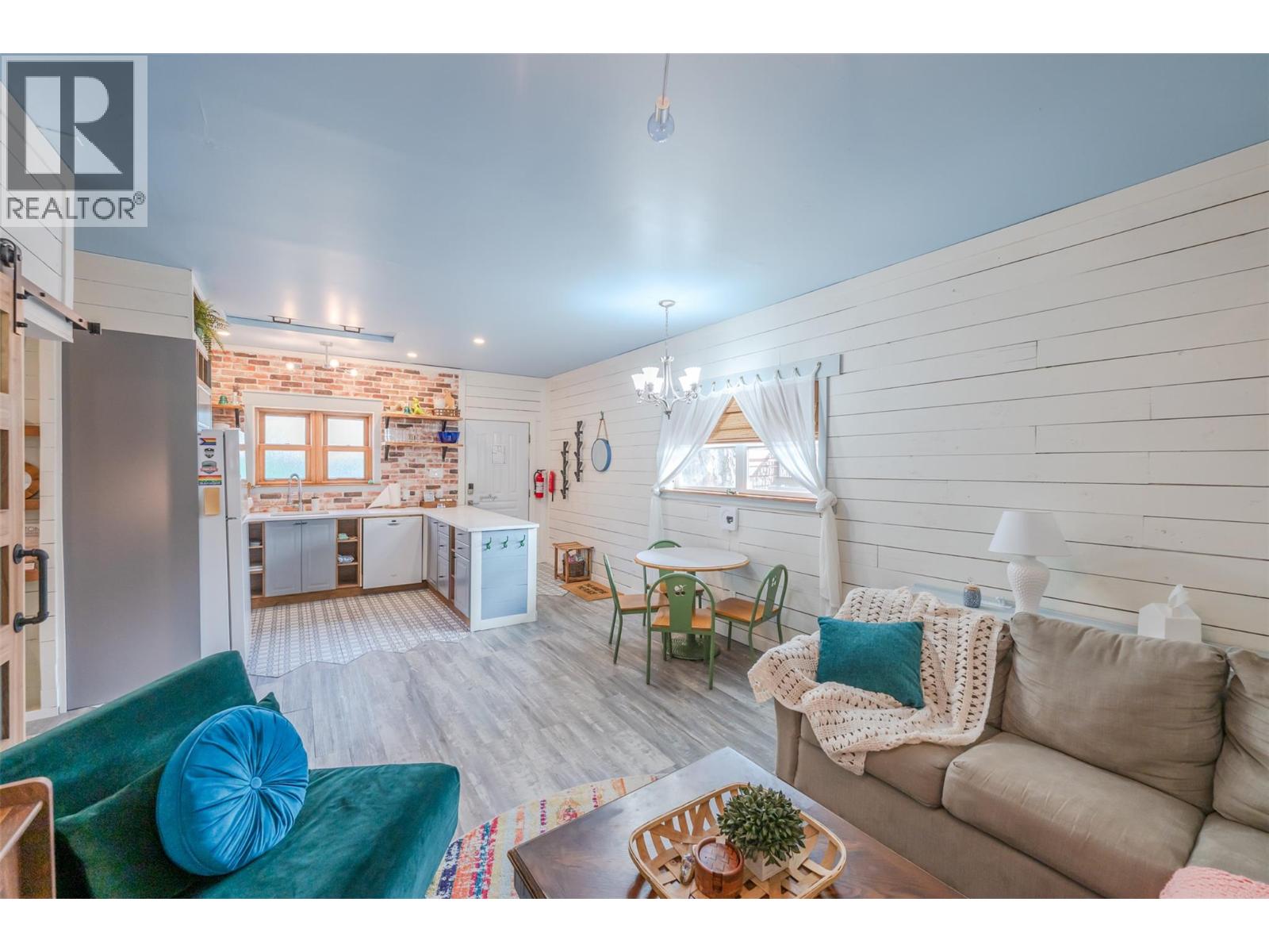 100 HUTH Avenue, Penticton