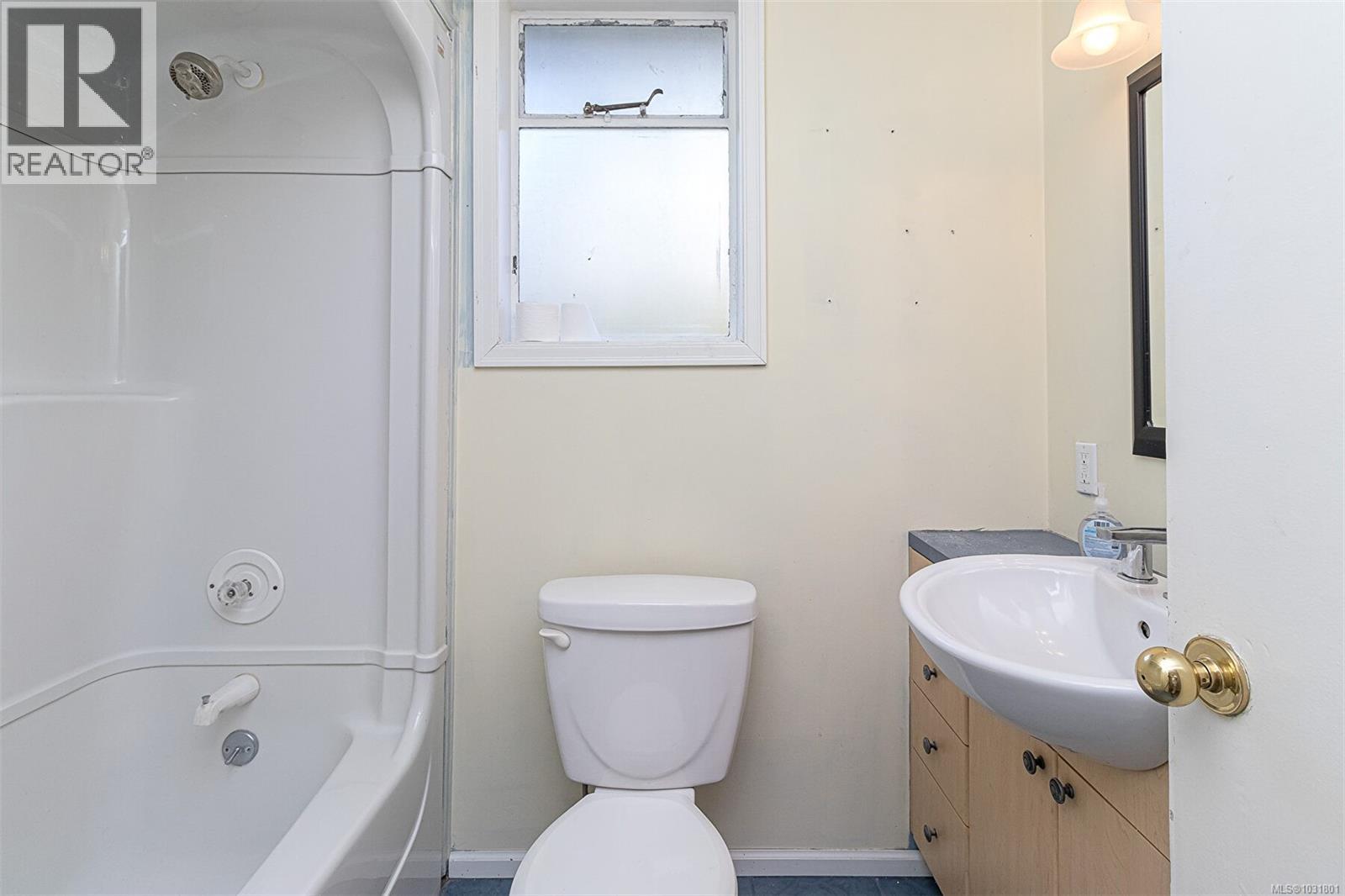  3426 Calumet Avenue, Saanich