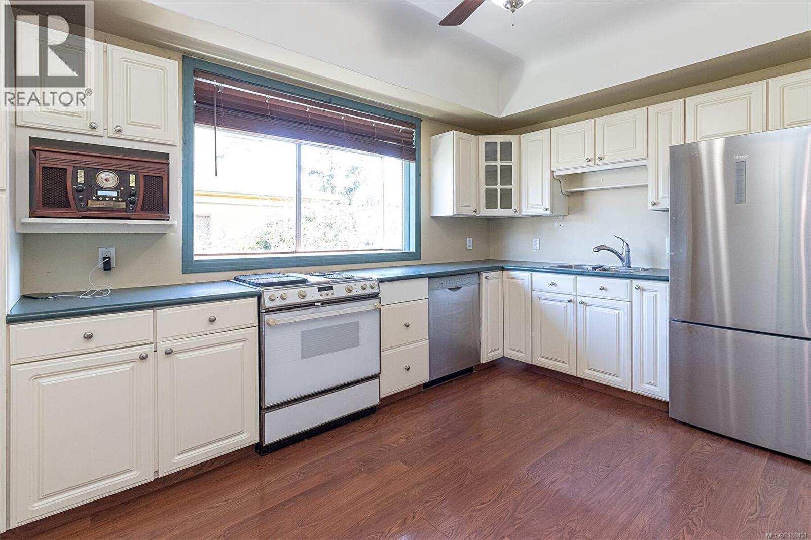  3426 Calumet Avenue, Saanich