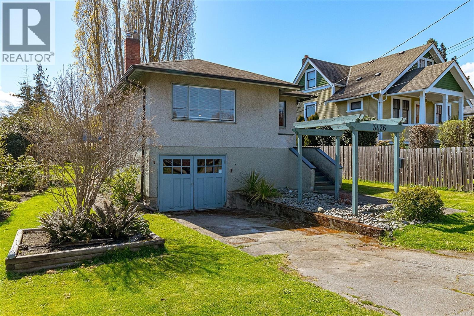  3426 Calumet Avenue, Saanich