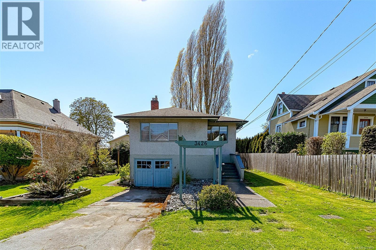  3426 Calumet Avenue, Saanich