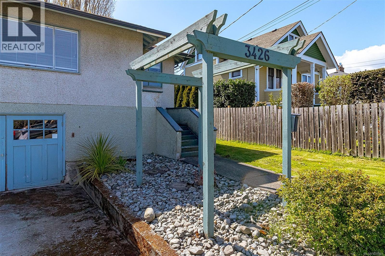  3426 Calumet Avenue, Saanich