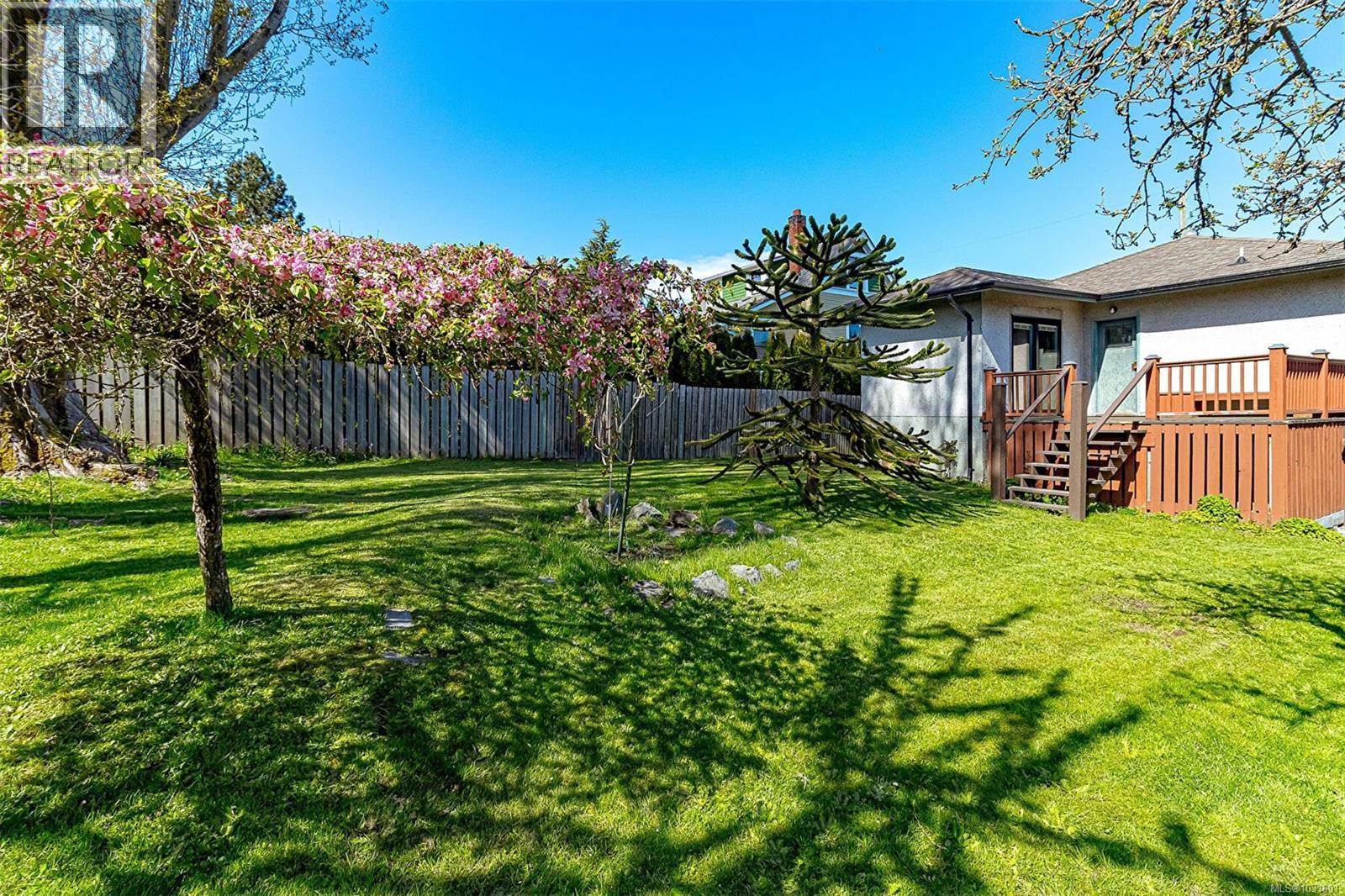 3426 Calumet Ave - 23