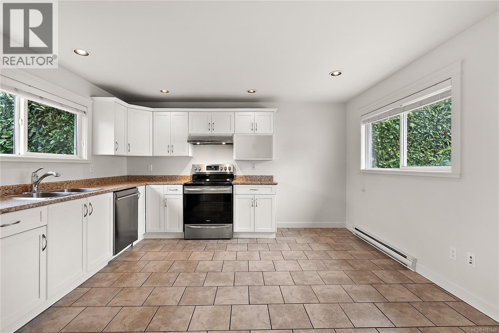 1360 Hastings St - 24