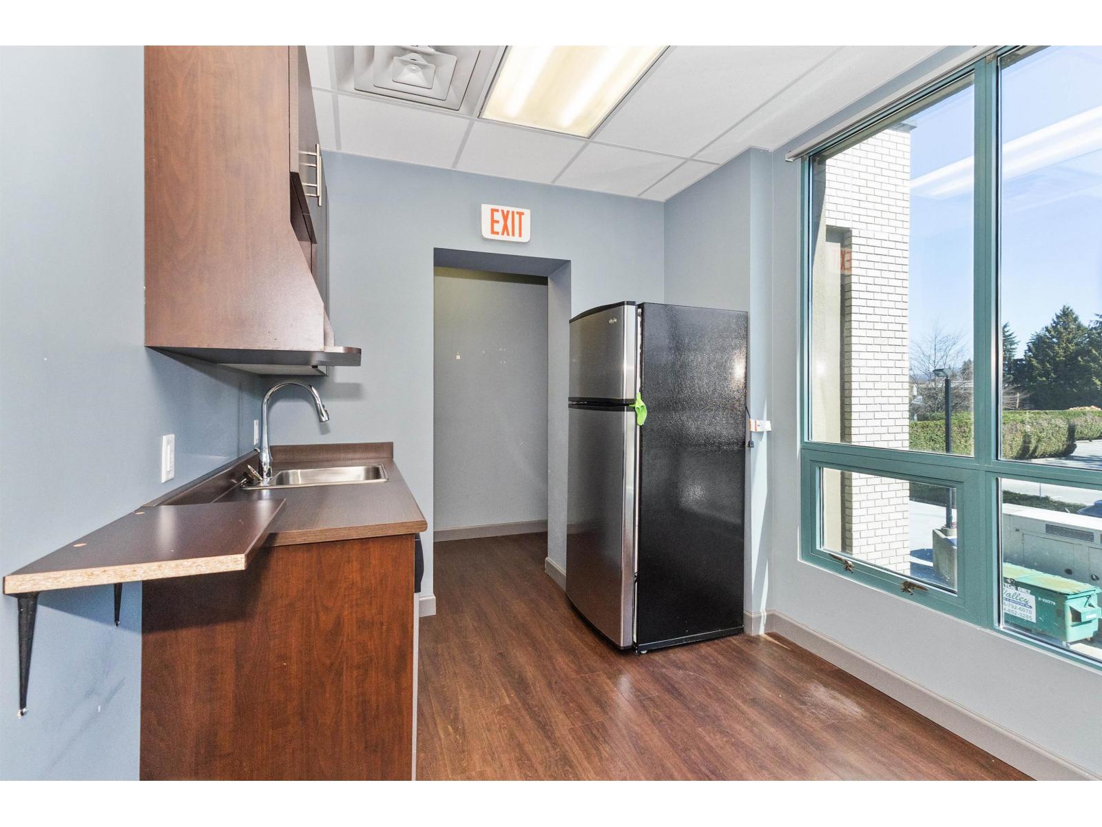 Office in Abbotsford - Image 11