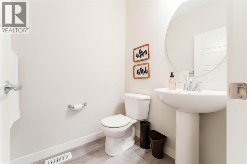 Single Family House 4 Level for Sale in  Sage Bluff Heights NW Sage Hill Calgary 