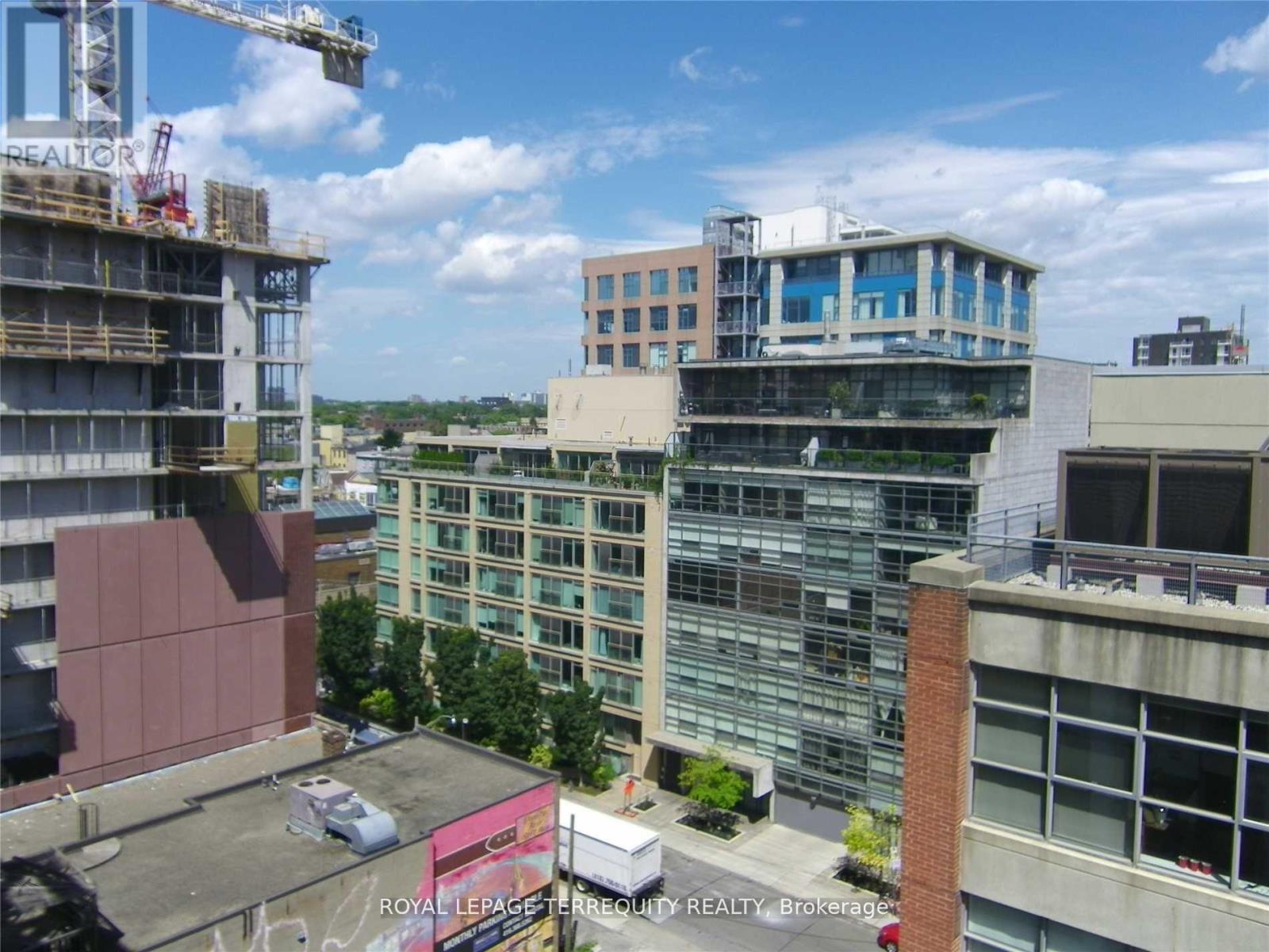 909 - 39 BRANT STREET — photo 12