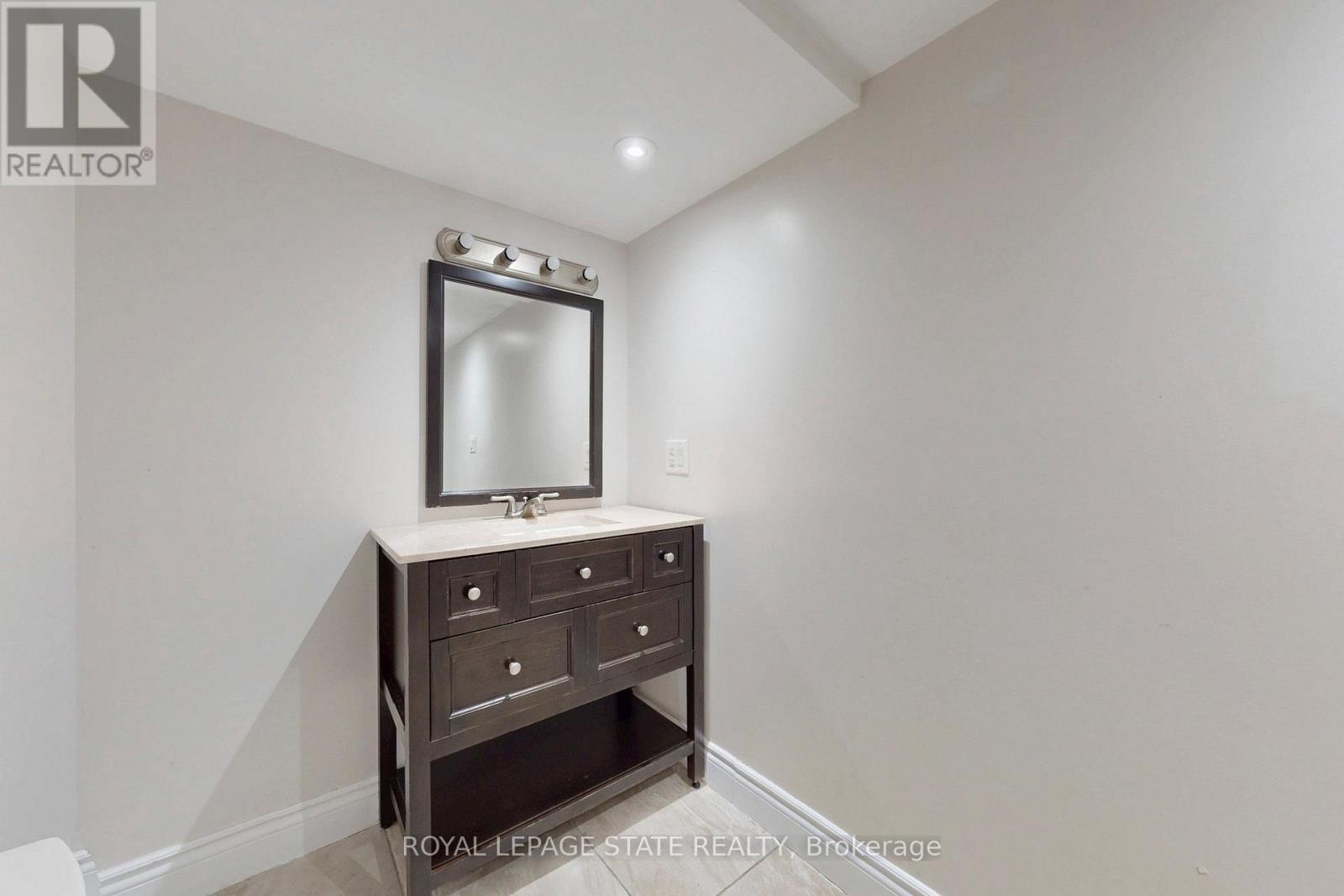 34 FOREST VALLEY CRESCENT - 41