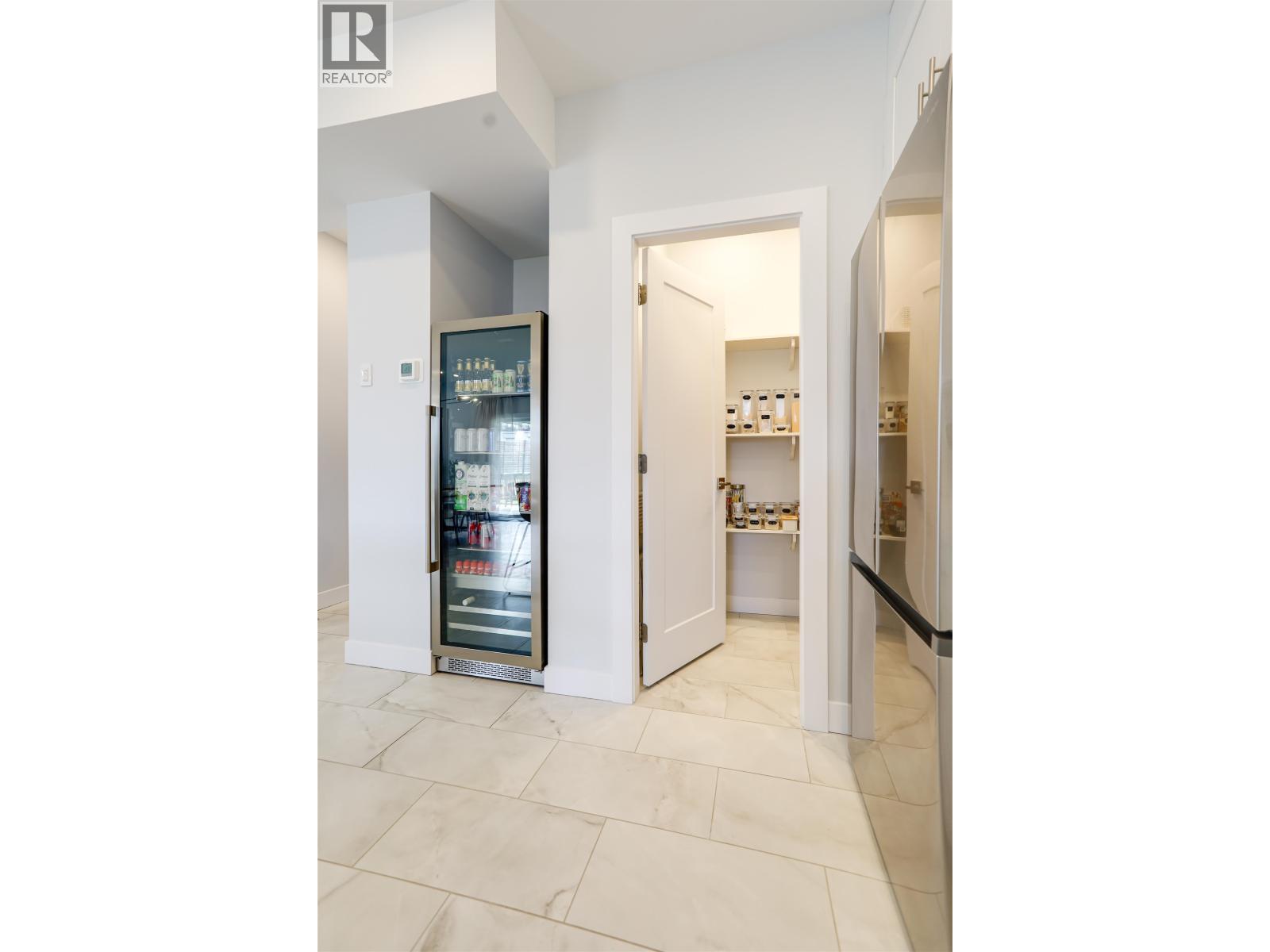 6 ROBINSON STREET, Kitimat