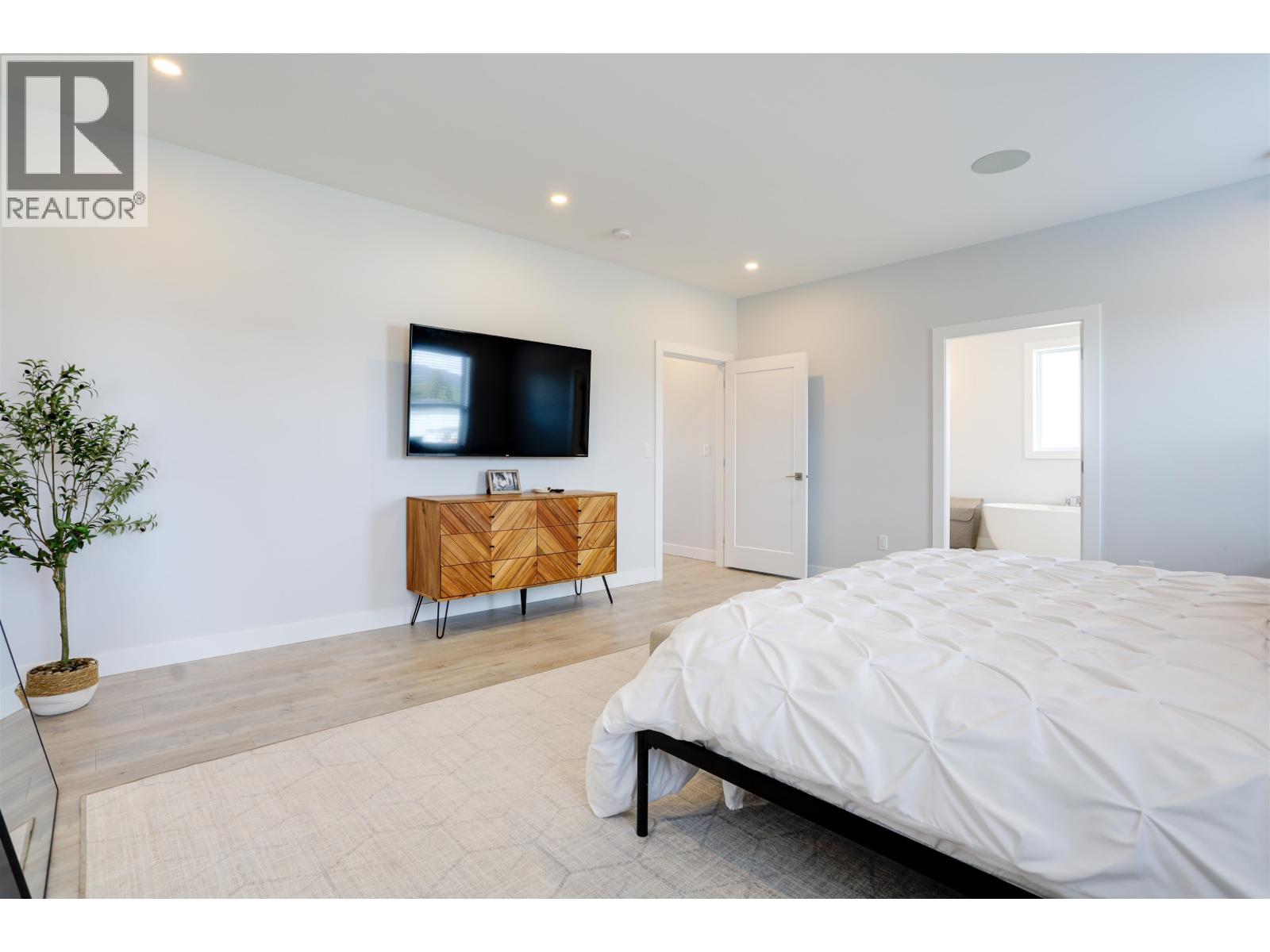 6 ROBINSON STREET, Kitimat