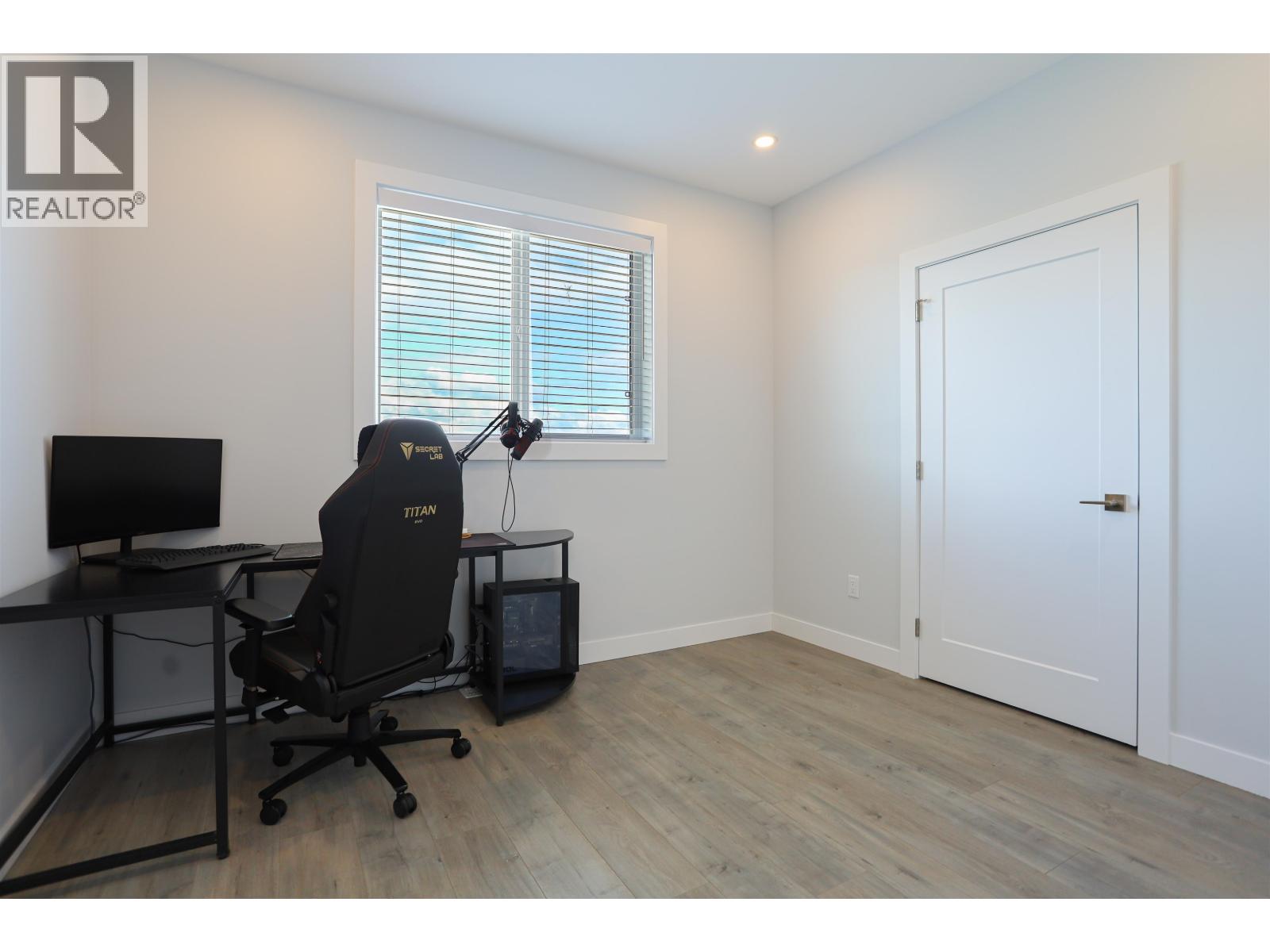 6 ROBINSON STREET, Kitimat