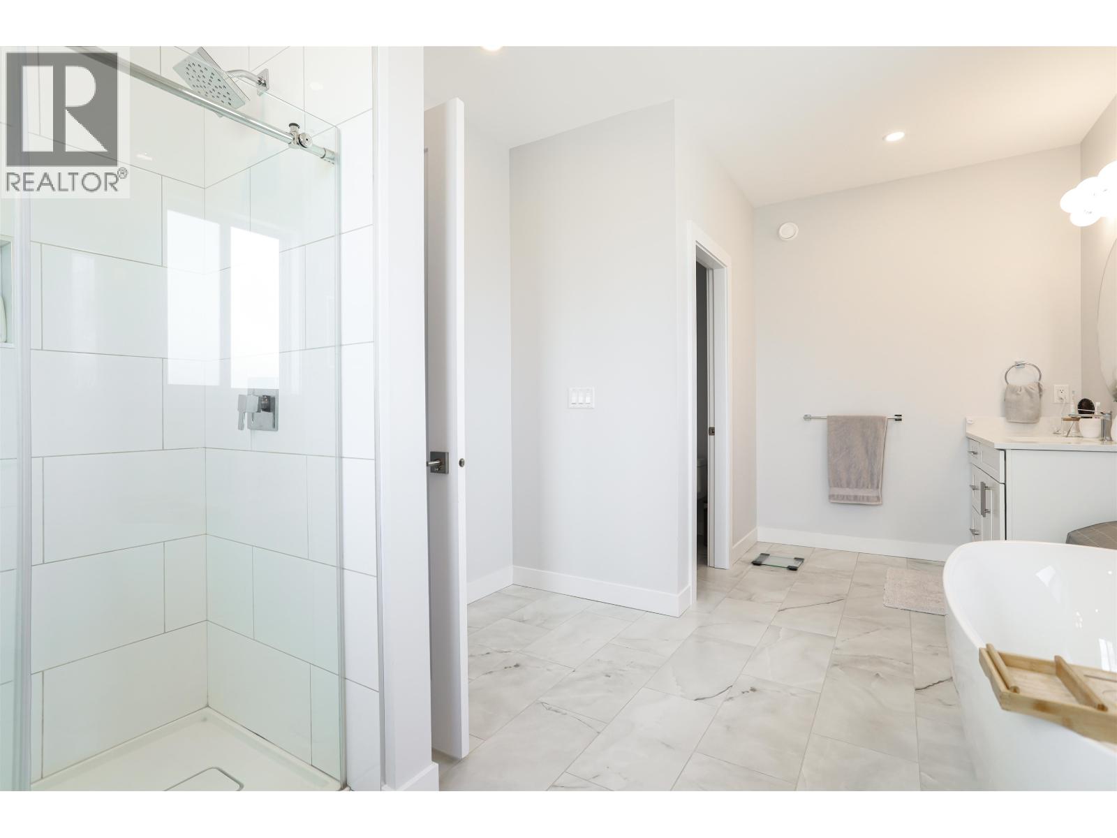 6 ROBINSON STREET, Kitimat