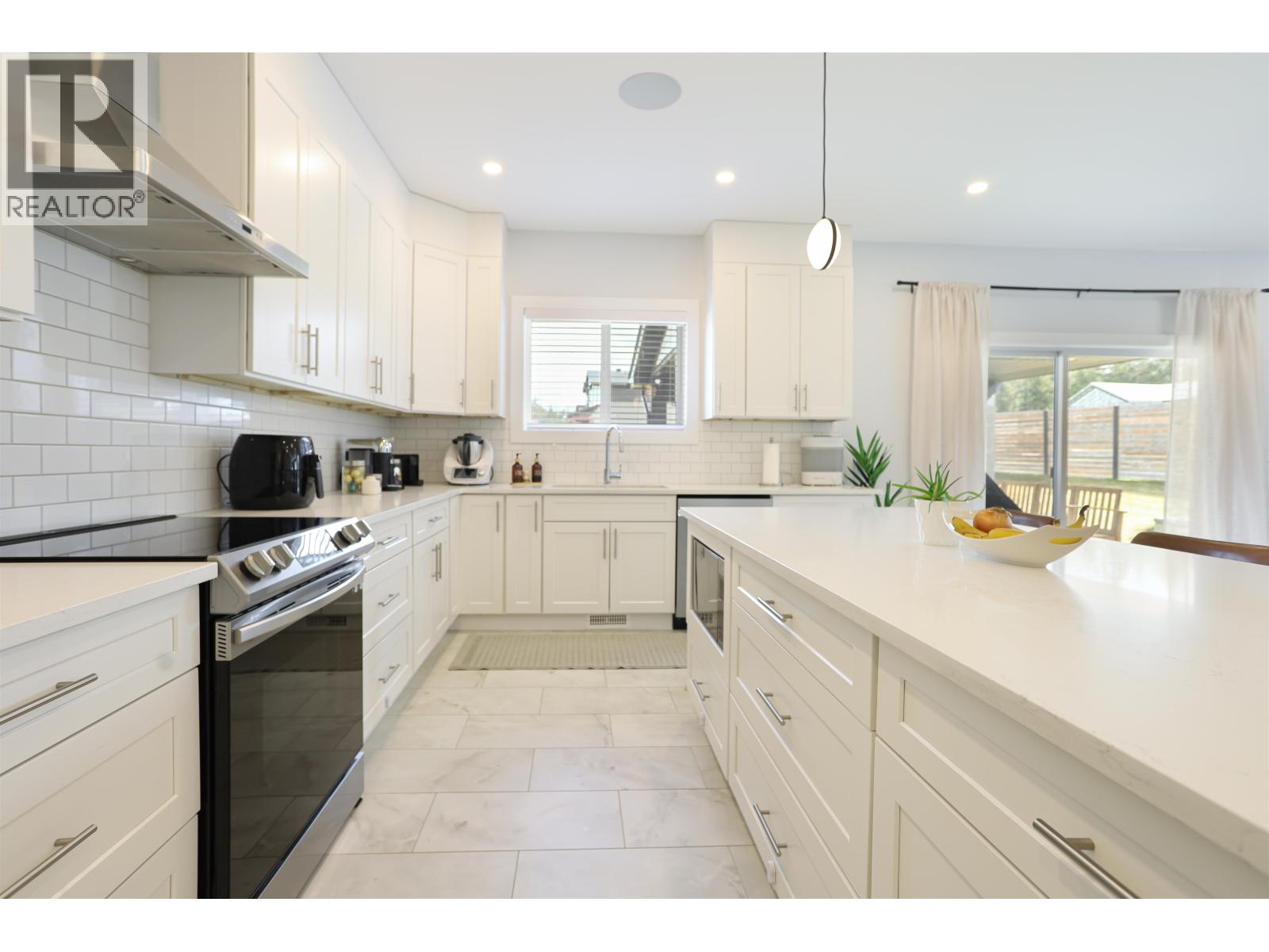 6 ROBINSON STREET, Kitimat